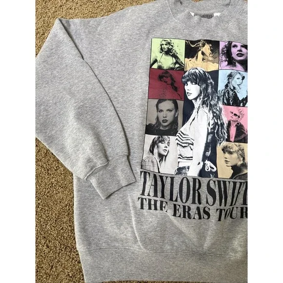 Taylor Swift The Eras Tour Graphic Sweatshirt Grey Crewneck Pullover Medium - Picture 2 of 8
